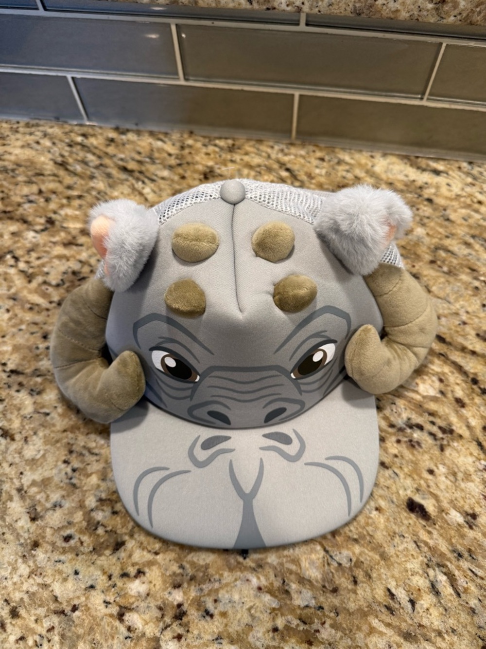 Disney Parks / Star Wars Tauntaun Baseball Cap for Adults – New With Tag - Picture 8 of 8